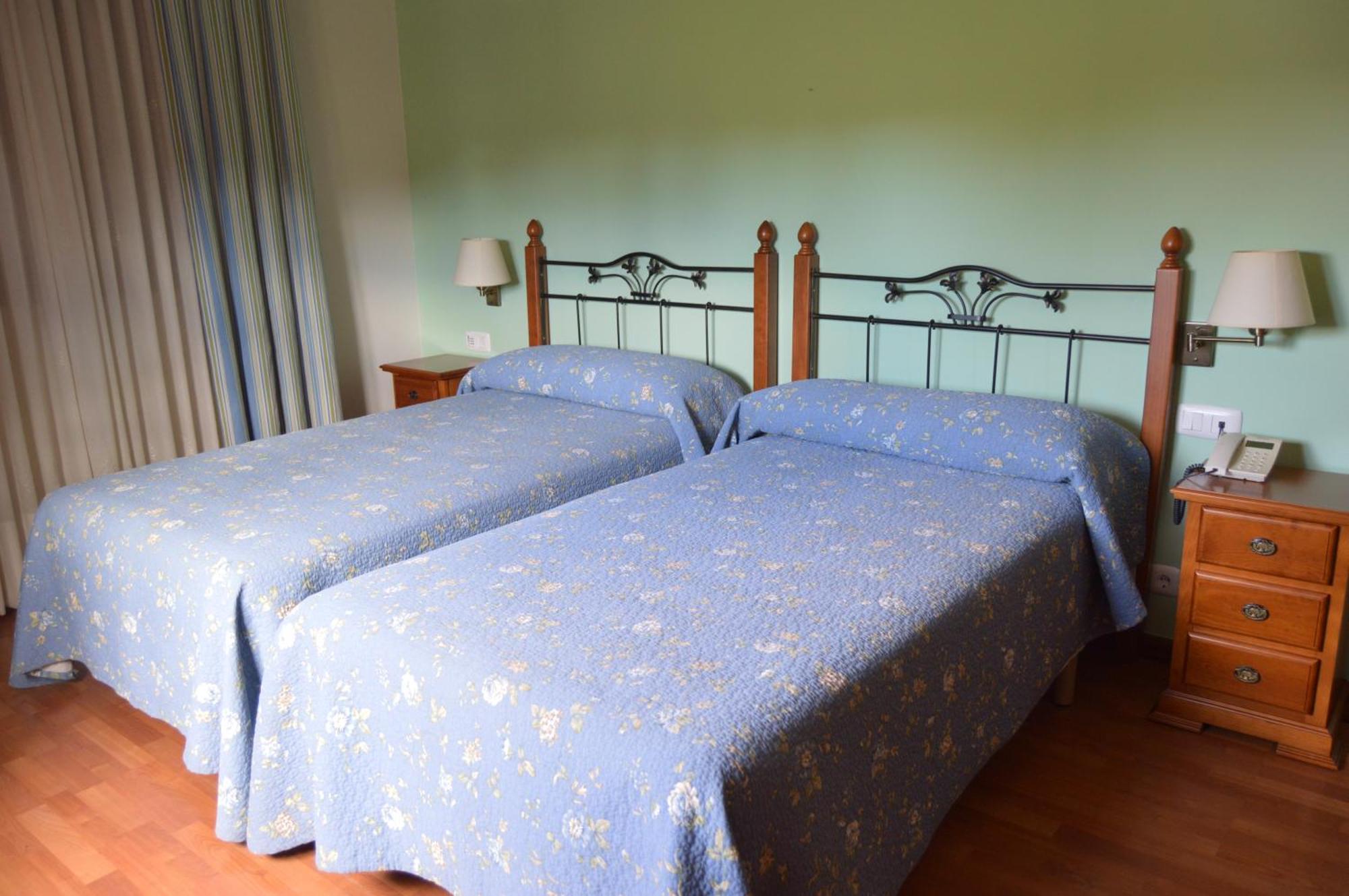 Hotel Restaurante Val Antas de Ulla Habitación foto